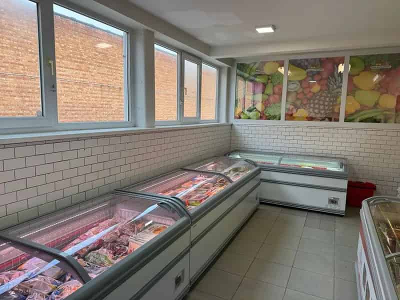 VERHUURD COMMERCIEEL GELIJKVLOERS MET 4 P
