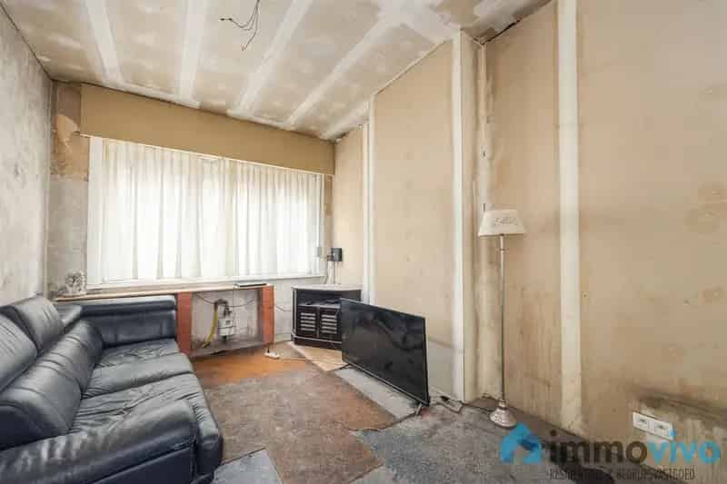 Te renoveren gezinswoning met 2 3 slaapkamers en zuidtuin