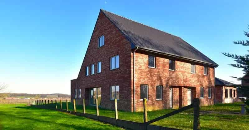 PRACHTIGE NIEUWBOUWWONING MET ZICHT OP DE VELDEN.