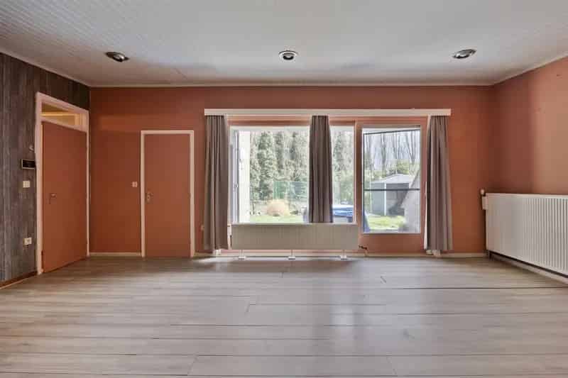 Op te frissen bungalow met 3 slaapkamers in Wetteren