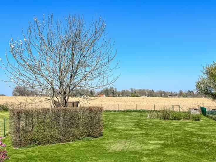 Villa Te Koop: Rustige lichte villa met tuin aan de velden