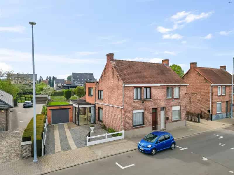 Half open bebouwing op 378m² grond