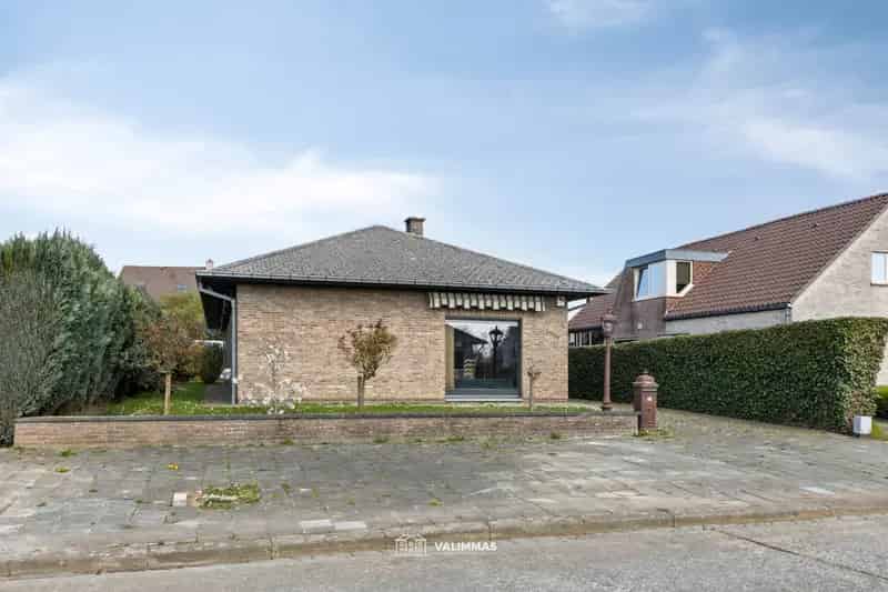 Rustig en residentieel gelegen bungalow met garage & tuin...