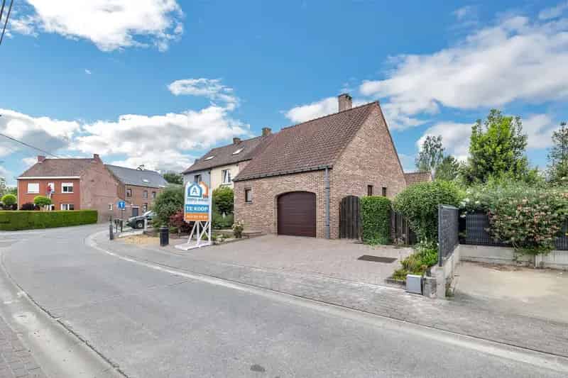 Te renoveren halfopen bebouwing met 2 slaapkamers