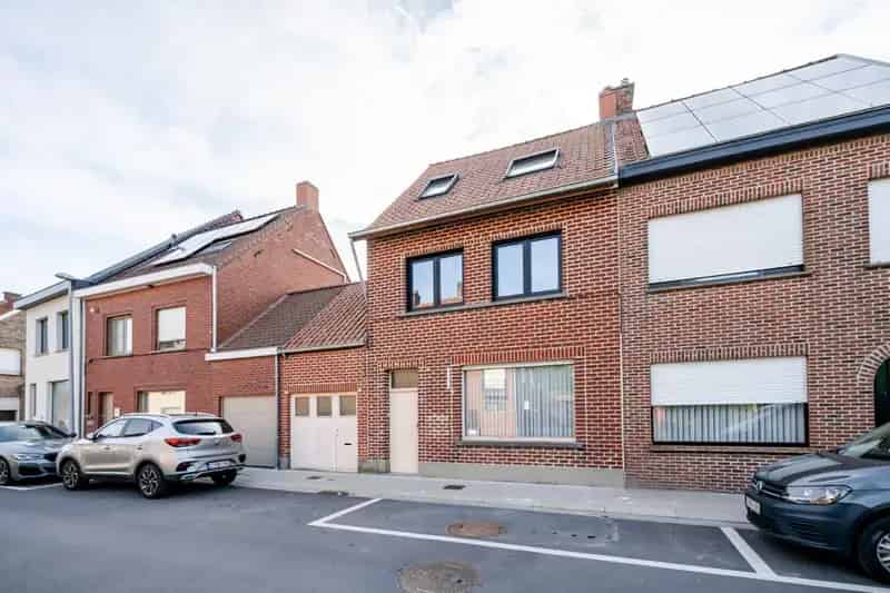 Af te werken woning met garage!