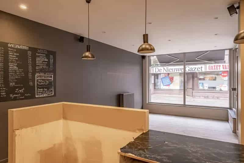 Centraal gelegen handelsgelijkvloers