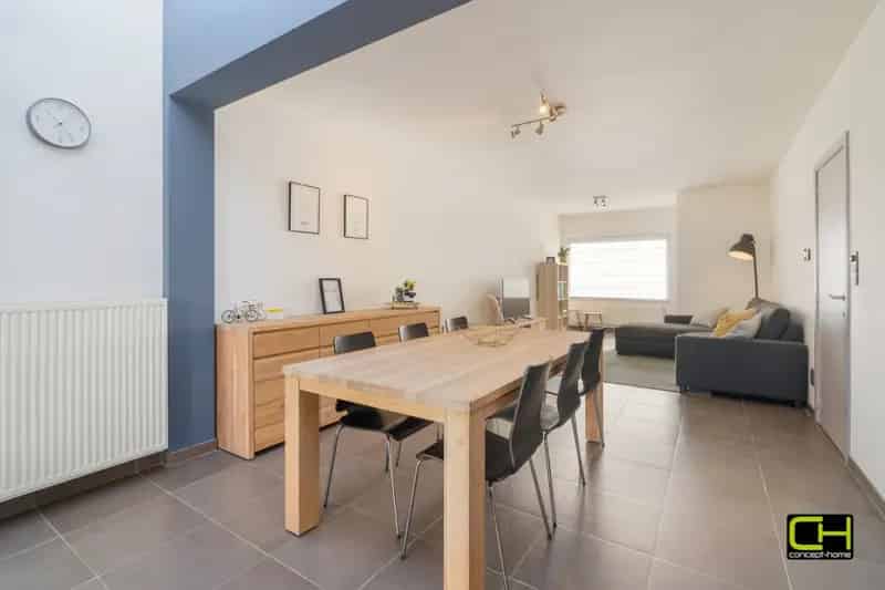 Instapklare woning met drie slaapkamers te koop in Lovendegem
