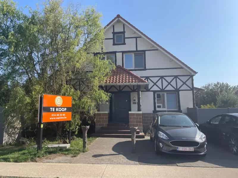 Charmante, gedeeltelijk gerenoveerde woning