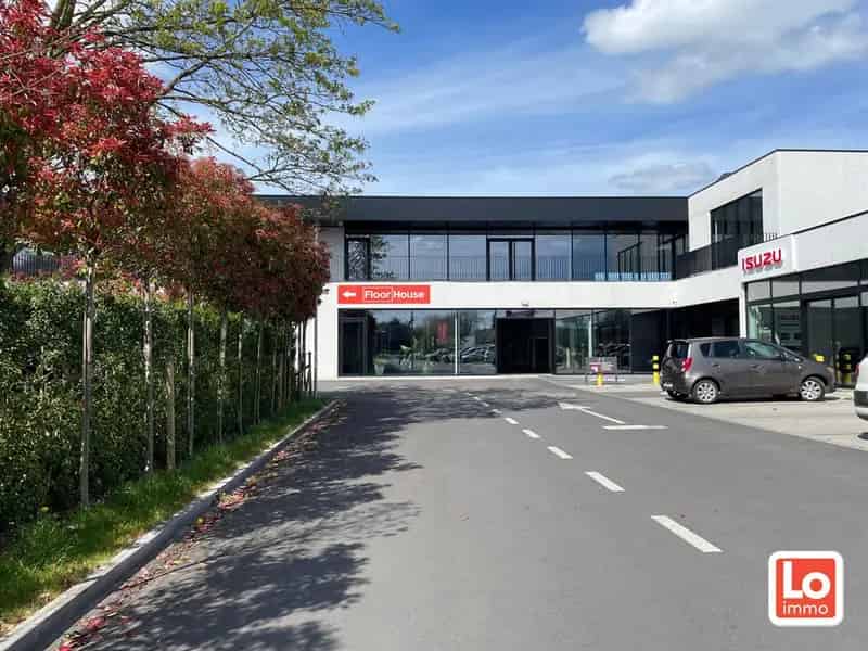 Nieuwbouw commercieel gebouw te huur in Lochristi