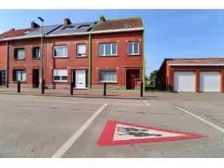 Huis te koop - Ruime maison de ville nabij voorzieningen