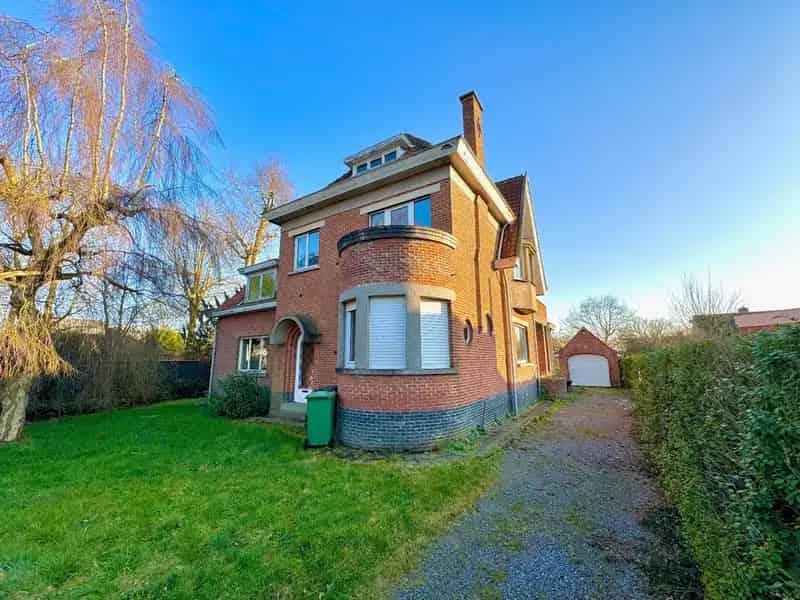 Te renoveren 3 slaapkamer woning nabij Leie