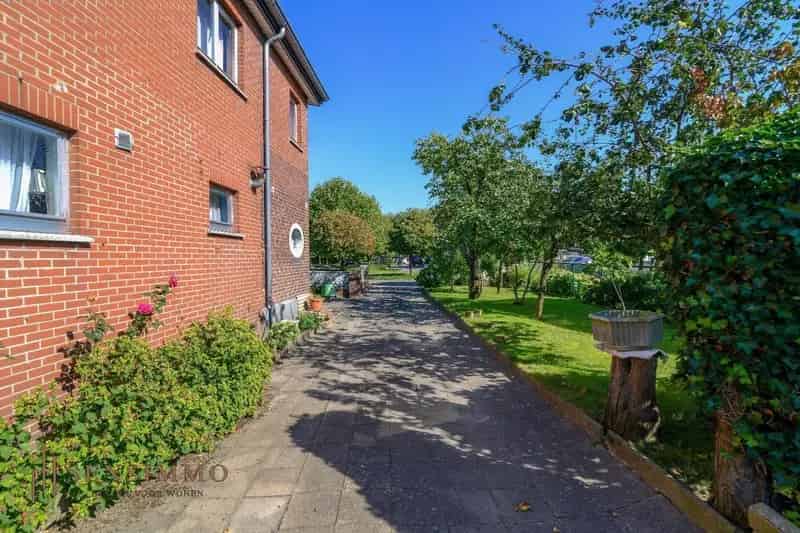 Ruime halfopen woning met 4 slaapkamers, garage en zonnige tuin in Genk