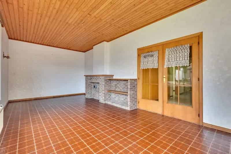 Bungalow met vier slaapkamers, inpandige garage en ruime tuin in Kortessem