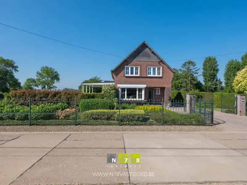 Huis te huur Dilsen-Stokkem: Landelijke woning met weiden en stallen