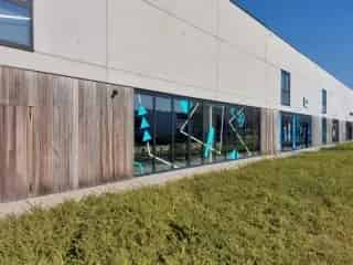 Handelspand te Huur Kortrijk 276m² Kantoor Showroom