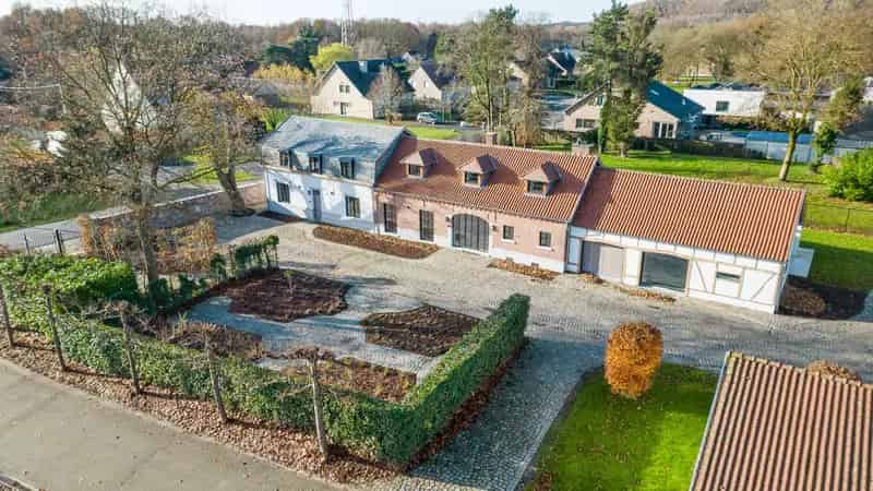 Landhuis te huur met paardenstallen en pistes