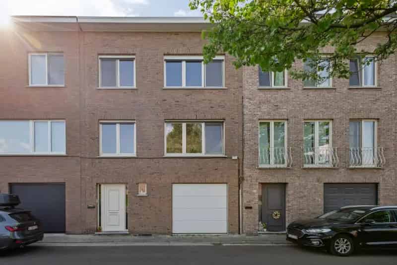 Bel-étage 3 slaapkamers Aartselaar Tuin Garage Toplocatie