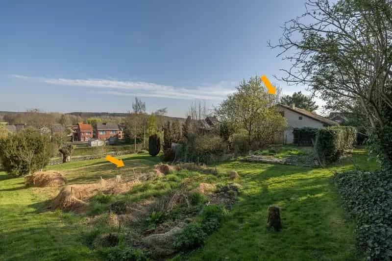 Uniek perceel, groot tuindeel zuidwest, klein weiland op top heuvel