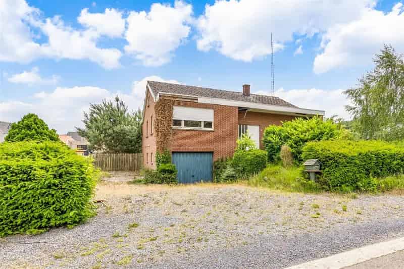 Te renoveren split-level woning in Opitter