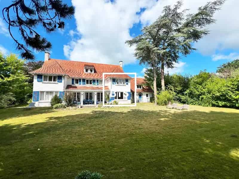 Imposante karaktervolle villa ideaal gelegen in het hart van het Zoute