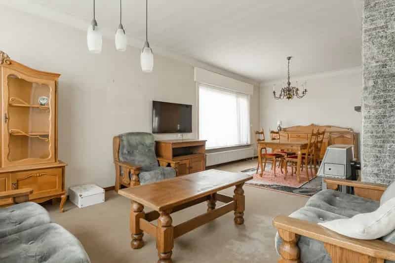 Ruime splitlevelwoning op 1126 m² in Achel, nabij de Nederlandse grens!