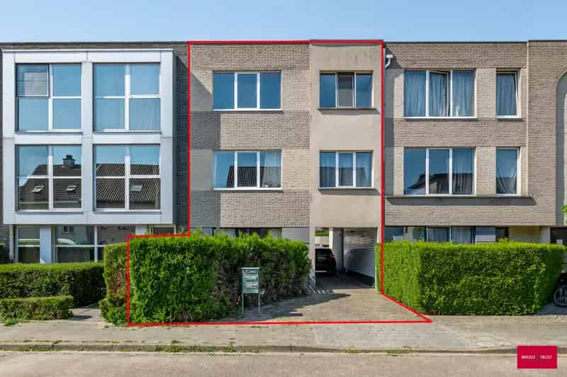 Opbrengsteigendom 3 Appartementen 3 Garages