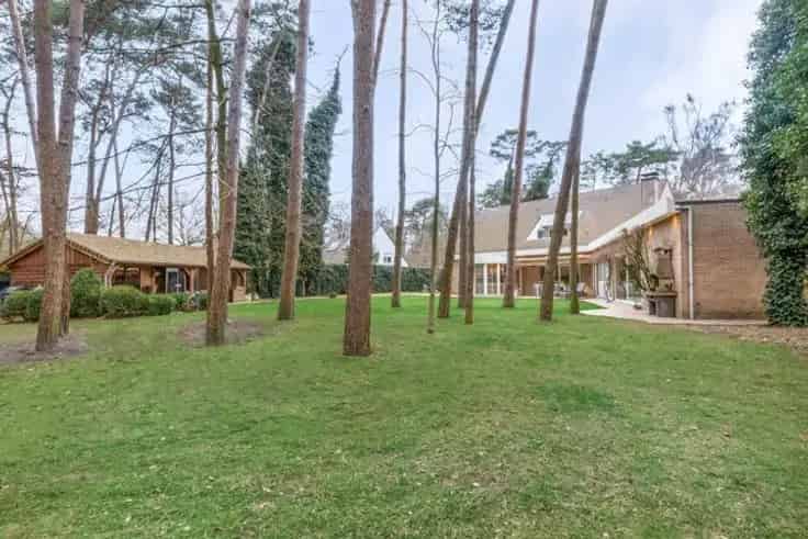 Villa Te Koop: Ruime Villa met Zwembad en Poolhouse