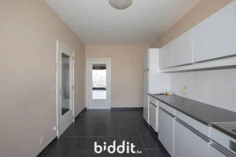RUIM DOORLOOPAPPARTEMENT