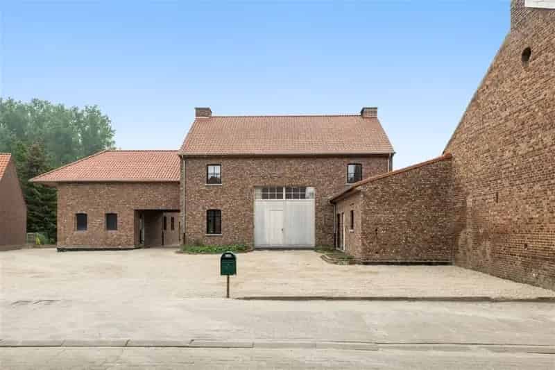 UNIEKE LANDELIJKE GEZINSWONING MET BIJBOUW VAN 320M² OP PRACHTIG PERCEEL