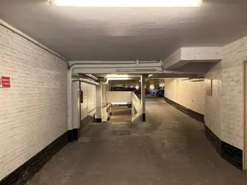Interessant garagecomplex van +- 1520m²