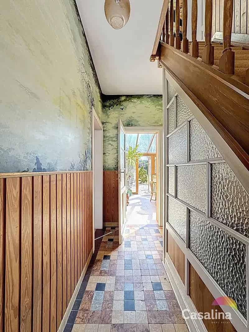 Woning met tuin, garage en atelier - Veel potentieel