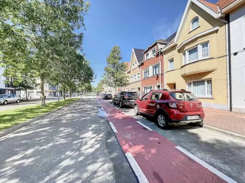 Mooie brede woning gelegen in de Bondgenotenlaan te Heist.