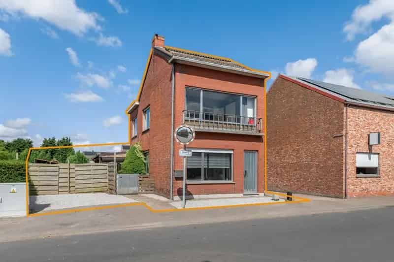 Ruime woning met 3 slpk. op prachtig perceel van 1285 m²