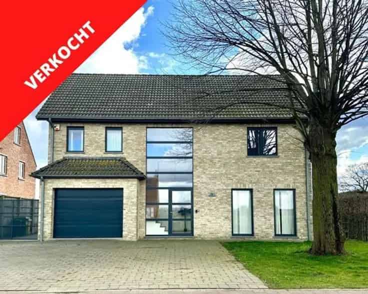 Recente Ruime Villa met Prachtig Weidzicht