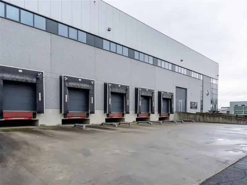 Gunstig gelegen logistieke site te huur