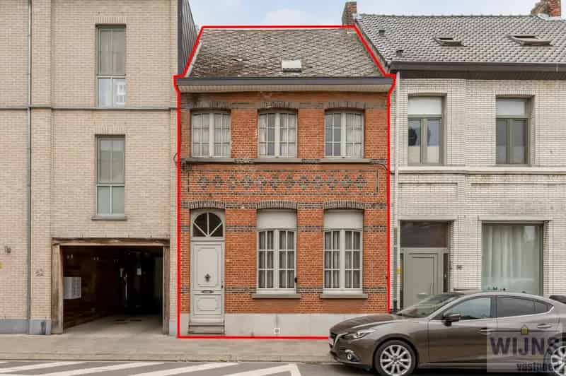 Te renoveren woning met tuin, op wandelafstand van centrum en station.