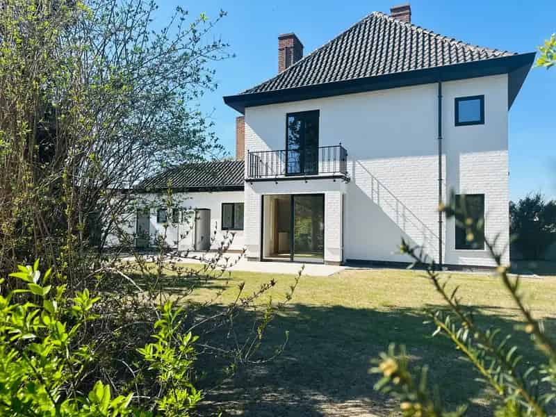 Instapklare gerenoveerde woning te Laarne