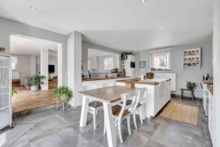Prachtige, ruime woning met 4 slpks en aangelegde tuin