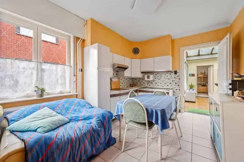 Halfopen bebouwing (176 m²) met veranda, garage en ruime tuin te koop!