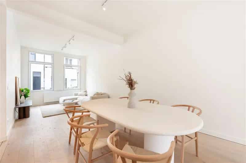 Ruime gerenoveerde woning met tuin