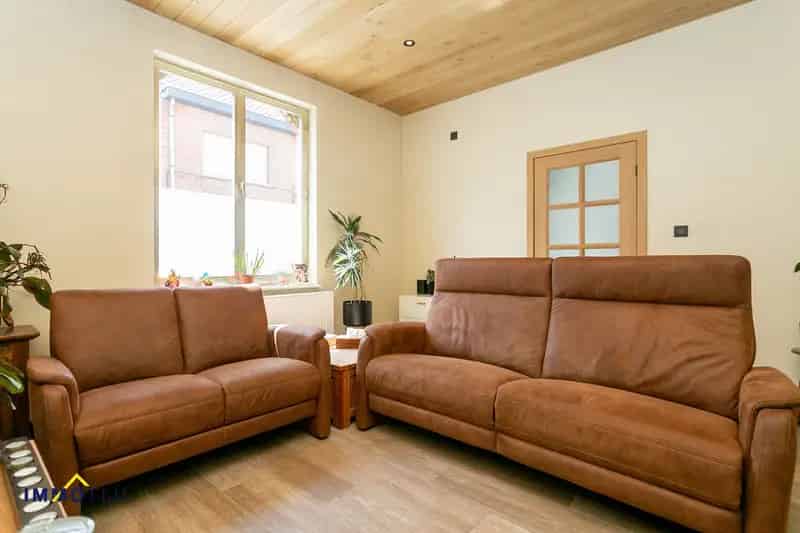 Fraaie woning in het centrum van Lebbeke op +5 are!