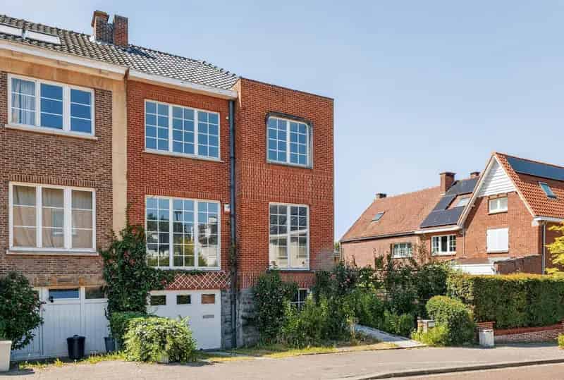 Wijk Joli-Bois: Mooie Woning met 4 Slaapkamers om te Renoveren