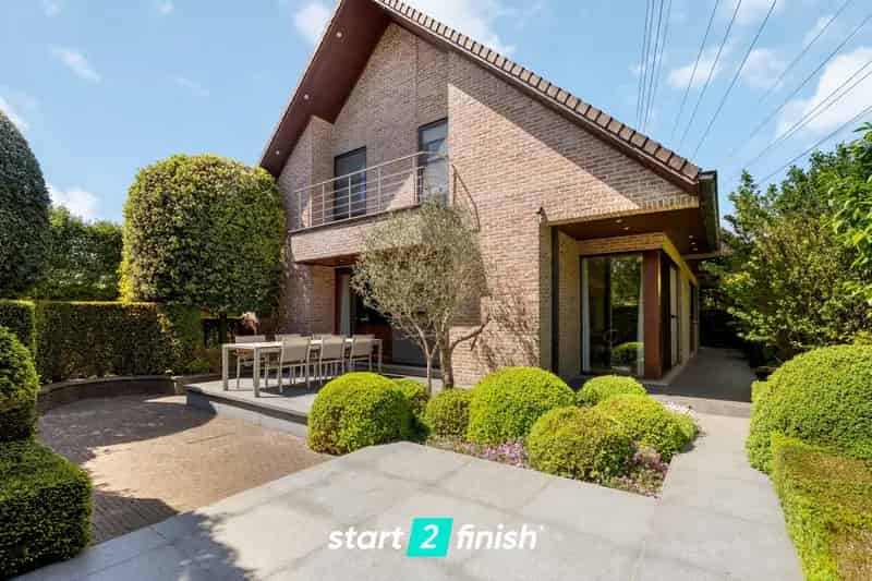 Instapklare Villa te Koop Roeselare