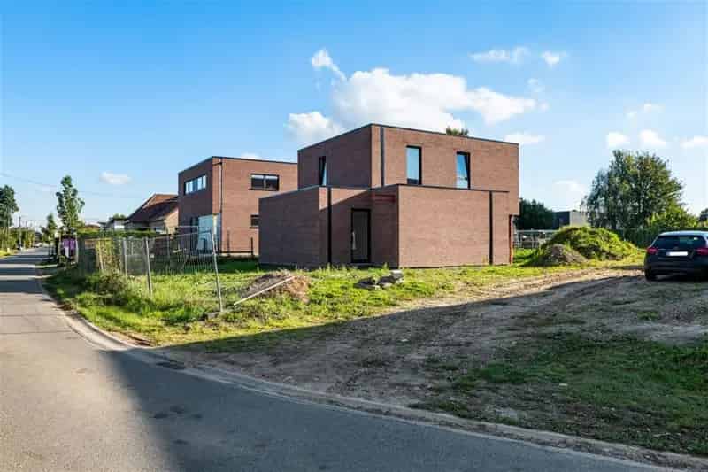 RUIME OPEN BEBOUWING GEKENMERKT DOOR EEN STRAKKE ARCHITECTUUR (LOT 1)