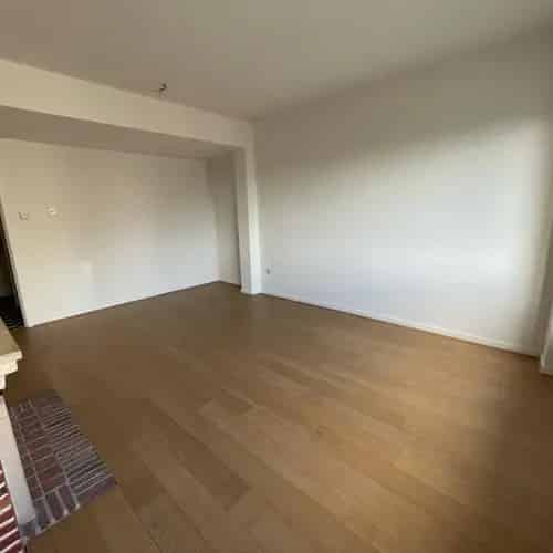 Ongemeubeld knus appartement met één slaapkamer in centrum van Blankenberge. Dichtbij de Zeedijk en alle handelszaken.