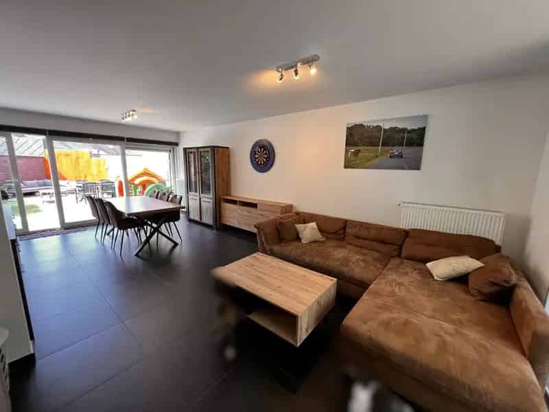 INSTAPKLARE WONING MET 3 SLAAPKAMERS, GARAGE EN TUIN IN ZONNEBEKE