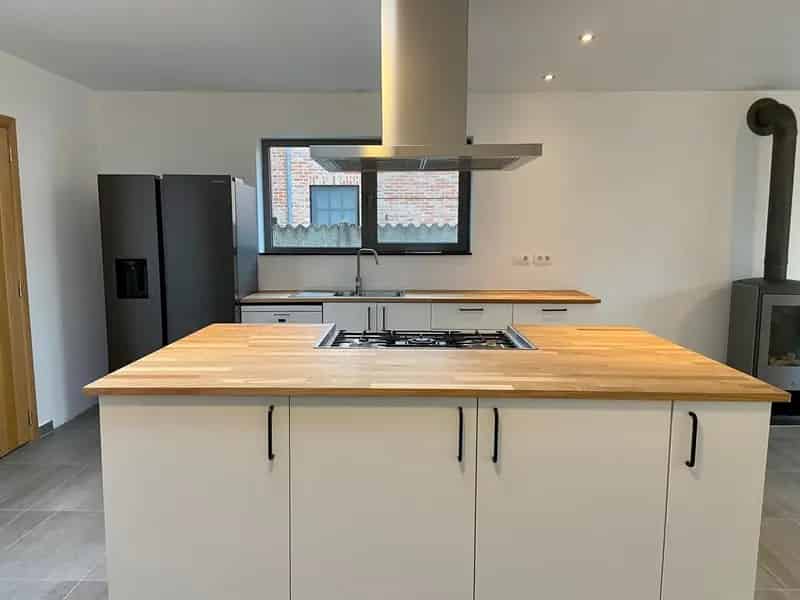 Ruime gerenoveerde en instapklare woning met 4 slpks en grote tuin !
