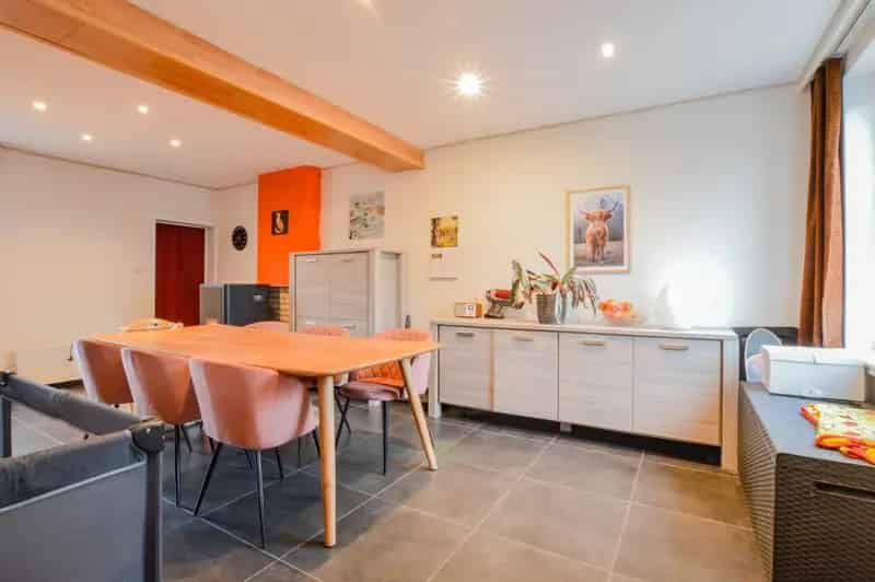 Gezellige rijwoning op 444 m² met tuin nabij centrum Eernegem
