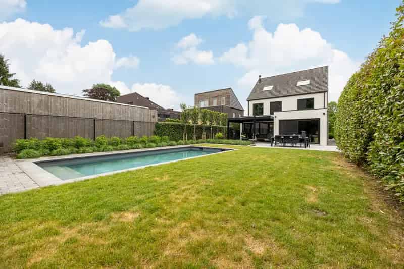 Huis te huur Schilde: Moderne villa met zwembad en 4 slaapkamers