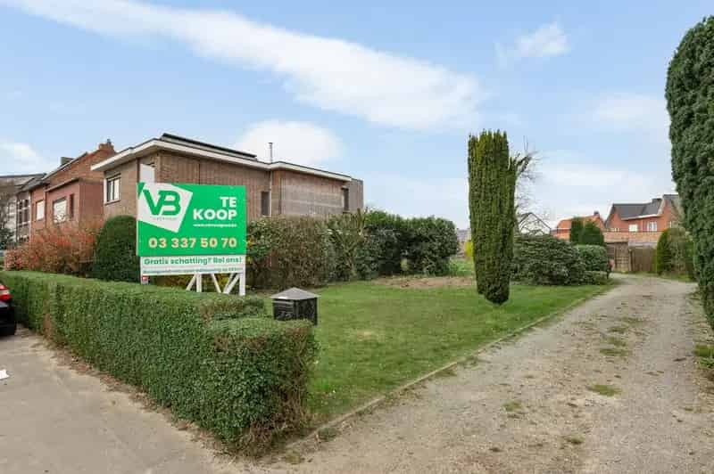 Bouwgrond van 885 m² voor open bebouwing, centraal gelegen in Lint